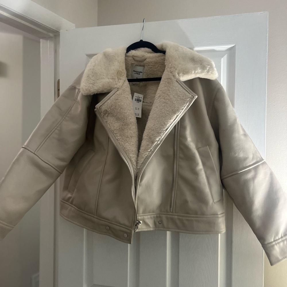 Leather Jacket - Picture 3 of 9